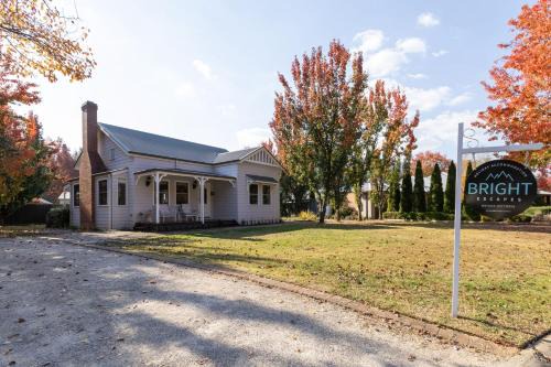 Collins Cottage - Luxury Accommodation