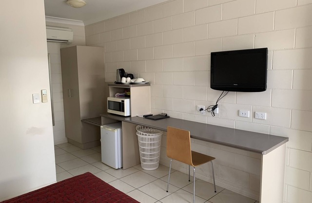 Collinsville Motel