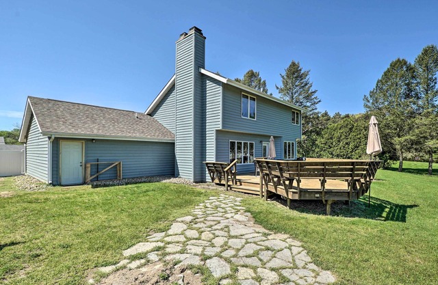 Coloma Escape w/ Fire Pit < 1 Mi to Lake!