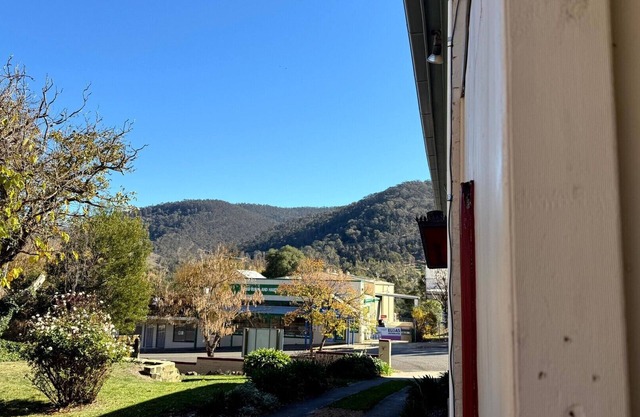Colonial Bank Motel