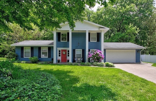 Colonial Cottage with Hot Tub & Sauna