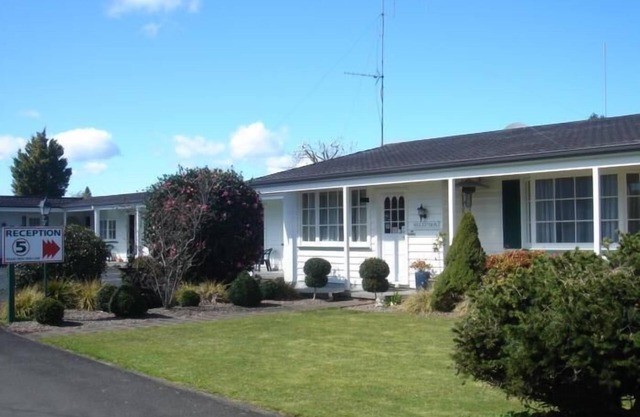 Colonial Court Motel