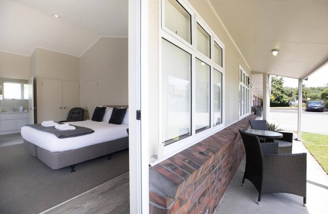 Colonial Court Motor Inn