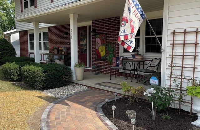 Colonial Home on Quiet Cul-de-sac/30 min from EAA/75 min from Lambeau
