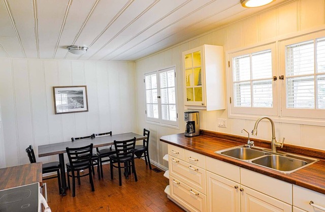 Colonial Hotel & Suites - Bellevue Lodge