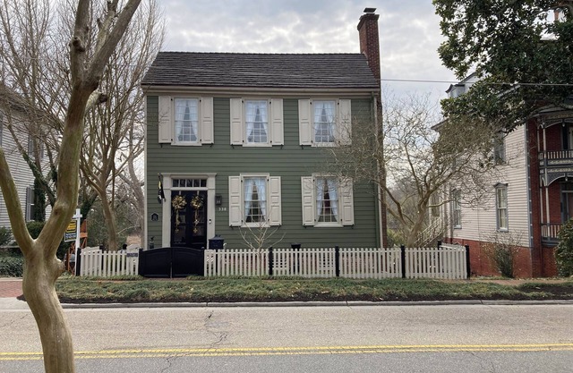 Colonial Smithfield Apartment- close to Williamsburg, VA beach, & more