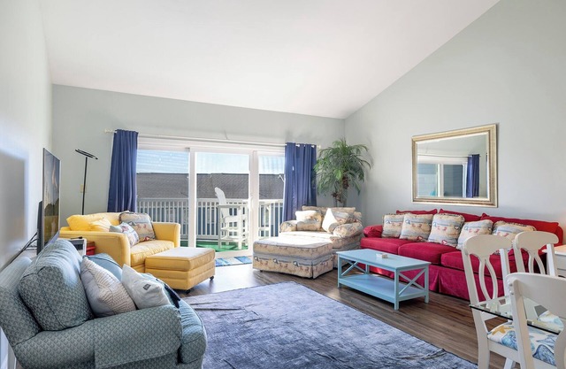 Colony By the Sea 307 - Oceanside Condo, 2BR, 2BA, Community Pool!