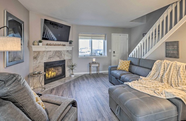 Colorado Springs Townhome < 8 Mi to Downtown!