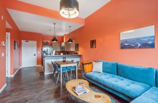 Colorful 2BR/2BA w/ King Bed, Local Art + Secure Parking