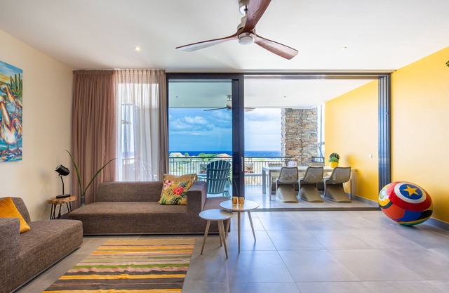 Colorful Apartment w/ Seaview and Pool - 3 Min from the Beach - Coral Estate