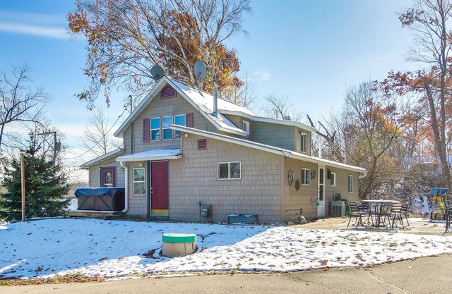 Colorful Cottage w/ Hot Tub - Steps to Long Lake!