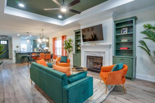 Colorful Cozy 3BD - Near Football Parks,Lake & Airport