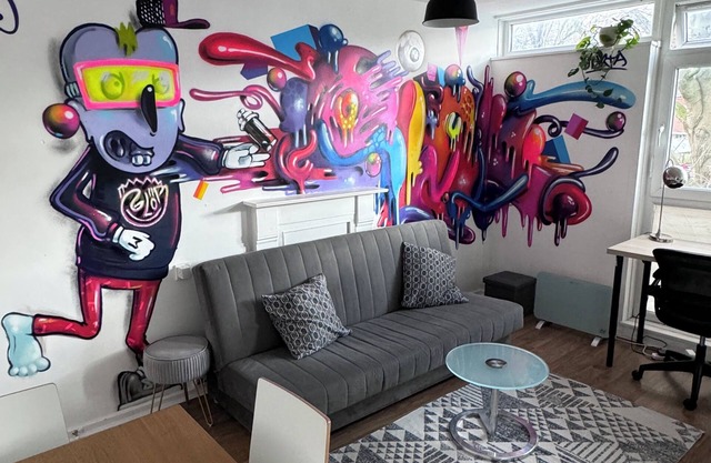 Colourful & Comfy Studio Flat. Quiet place close to Battersea Park!
