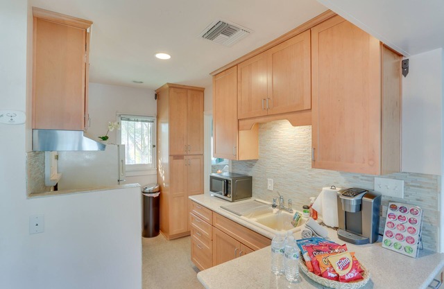 Colton Studio w/ Fire Pit, 4 Mi to San Bernardino!