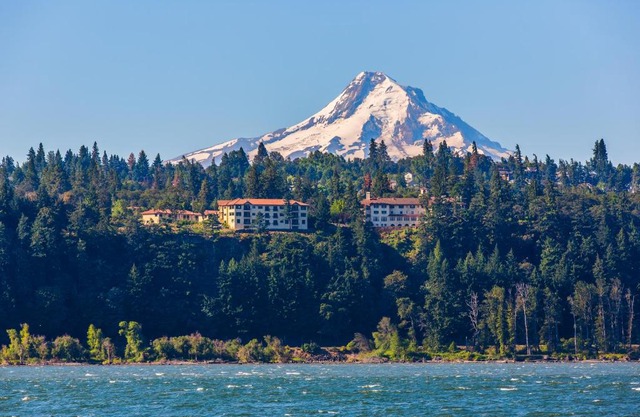 Columbia Cliff Villas