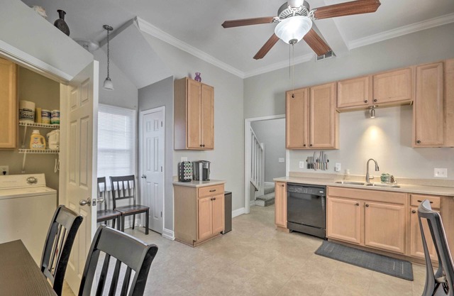Columbia Home w/ Spacious Yard < 2 Mi to Dtwn