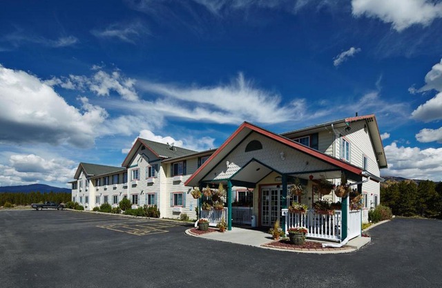 Columbine Inn and Suites