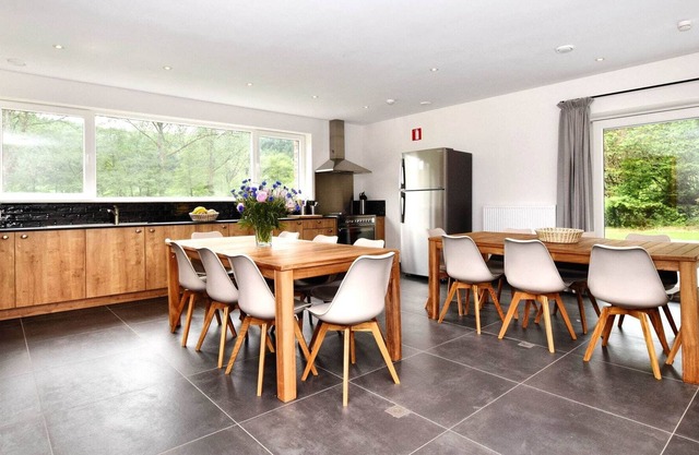 Combinación de dos casas reformadas cerca de Redu con jardín
