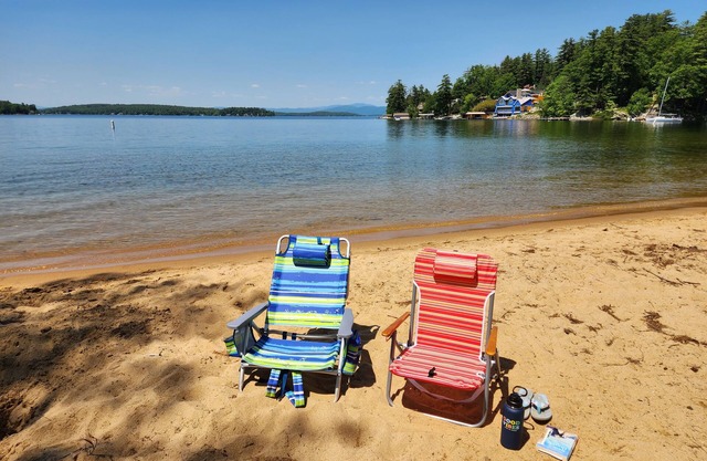 Come & enjoy beautiful Lake Winni! Concerts are within 5 min. Economy pricing