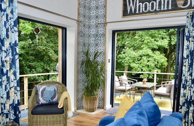 Ven y disfruta de Whootin Owl Barn, sumérgete en la bañera de hidromasaje y disfruta del impresionante campo