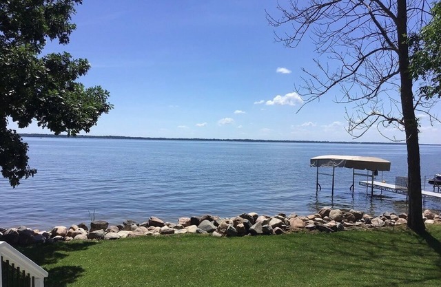 Ven a disfrutar de tu escapada al lago en Otter Tail en esta cómoda casa