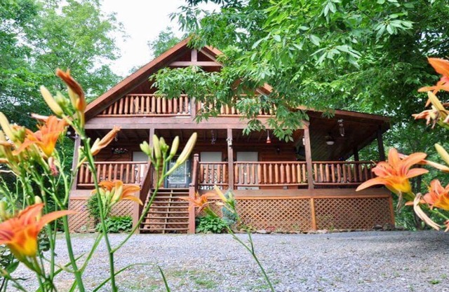 ¡Venga a relajarse en nuestra acogedora cabaña, privada pero conveniente!