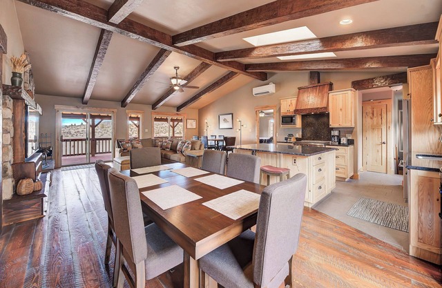 Come relax near Hauser and Holter Lake; 3 bedroom/3 bathroom; sleeps up to 15