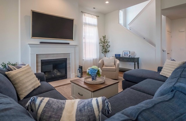Come stay at Harbor Court for amazing lake views!