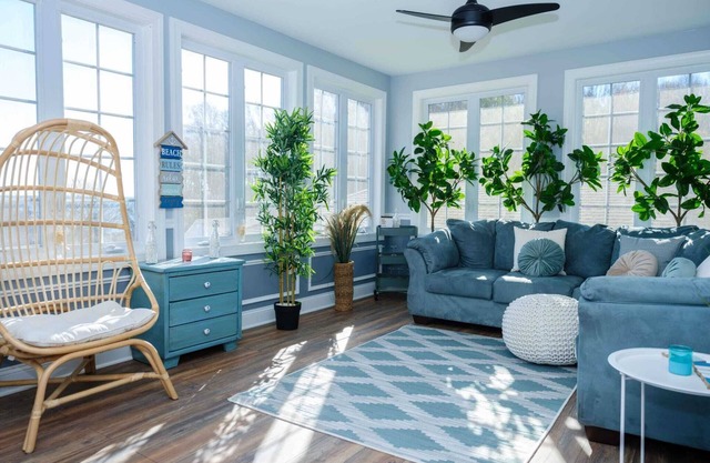 Come Stay on the Bay! Beautifully Renovated Oasis
