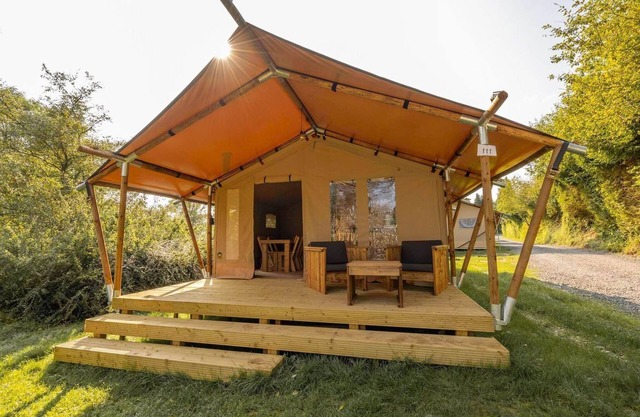 Tienda de campaña glamping en Signy-LAbbaye