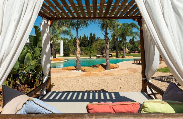 COMETA Villa. Ibiza. impresionante casa de campo con mucho jardín