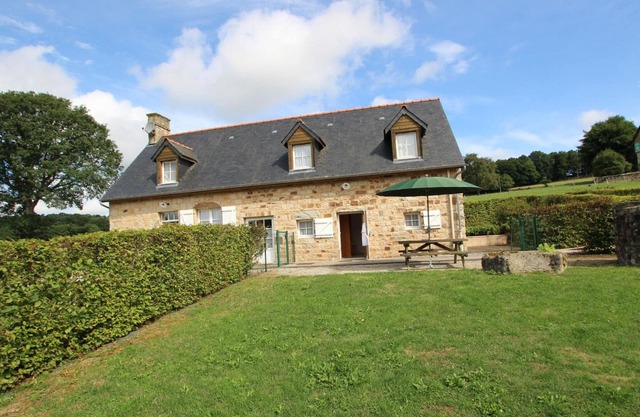Agradable casa rural en St Georges de Rouelley, se aceptan animales, vista al valle
