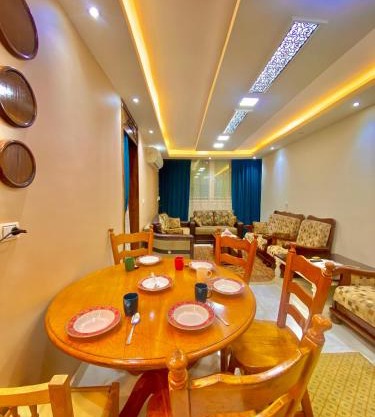Comfort 2 steps Side Sea view serviced apartment near montaza palace and Easy access to all Sites è AC ,WIFI, Security