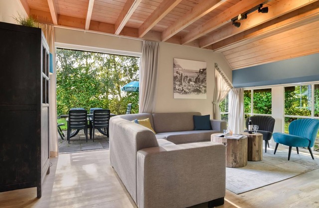 Comfort 6-person bungalow in the holiday park Landal Orveltermarke