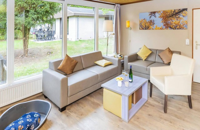 Comfort 6-person dog bungalow in the holiday park Landal Hochwald