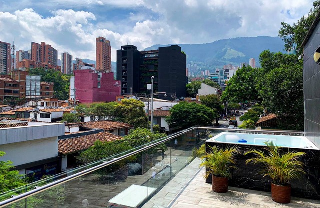 Comfort and privacy in the entire center of the pink zone of the El Poblado