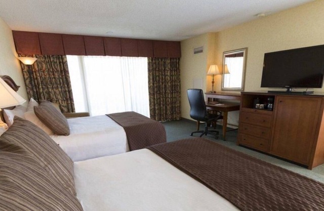 Comfort and Relaxation! Contemporary Unit Close to Columbia Center Mall, w/ Pool