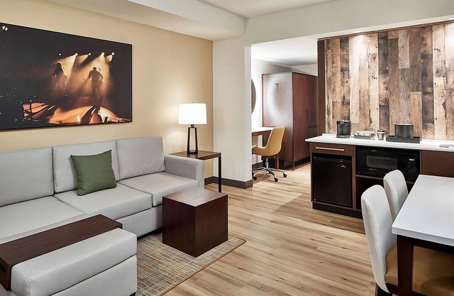 Comfort and Relaxation! Kitchenette, Pets Allowed, Indoor Swimming Pool!
