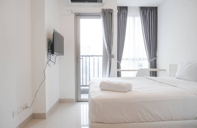 Comfort And Warm Studio At Ciputra World 2 Apartment