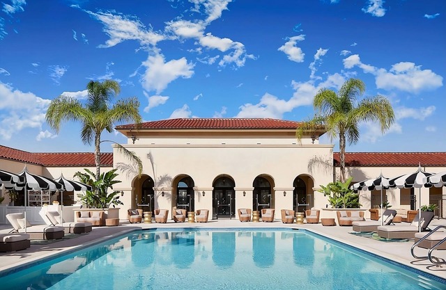 Comfort & Convenience! 2 Relaxing Units! Parking, Pool, Courtyard, Pets Allowed!