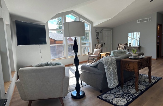 Comfort & Elegance: Remodeled floor to ceiling, in charming Leadville