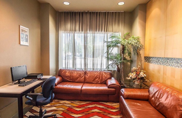 Comfort Hotel Vancouver Airport