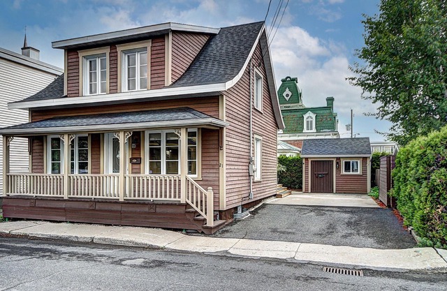 Comfort in the historic district of Old Lévis - 10 min from ferry to Old Quebec