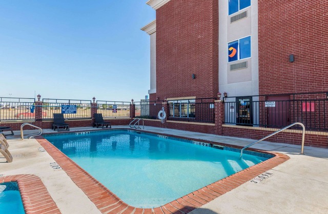 Comfort Inn & Suites