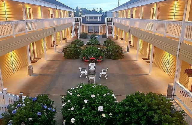Comfort Meets Affordability at GuestHouse Enumclaw! Free Parking, Pets Allowed