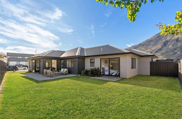 Comfort Meets Convenience | Family Home on Headley