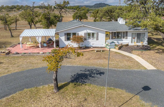 Comfort Ranch Near Wineries & River|Fire Pit