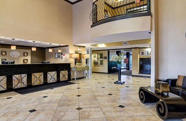 Comfort Suites