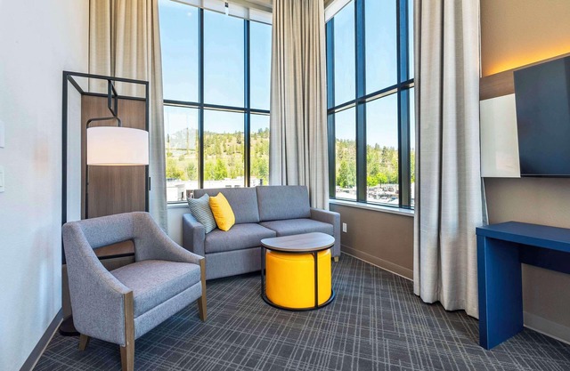 Comfort Suites Kelowna