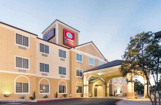 Comfort Suites Odessa near University
